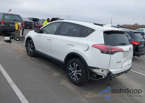 2017 Toyota Rav4 Le z USA, uszkodzony, nr VIN JTMZFREVXHJ715940